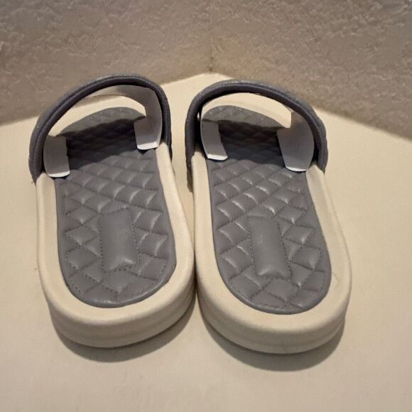 APL Men\'s Size 9 Lusso Slide Sandals Cement Gray Pool Beach Vacation Resortwear main image 6